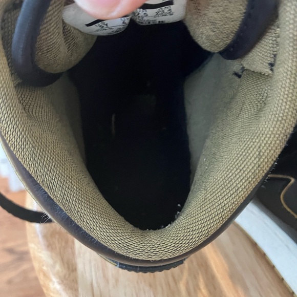 Vintage Air Jordan Retro 1 Black and gold.
Excellent condition  size 5 - Picture 4 of 10